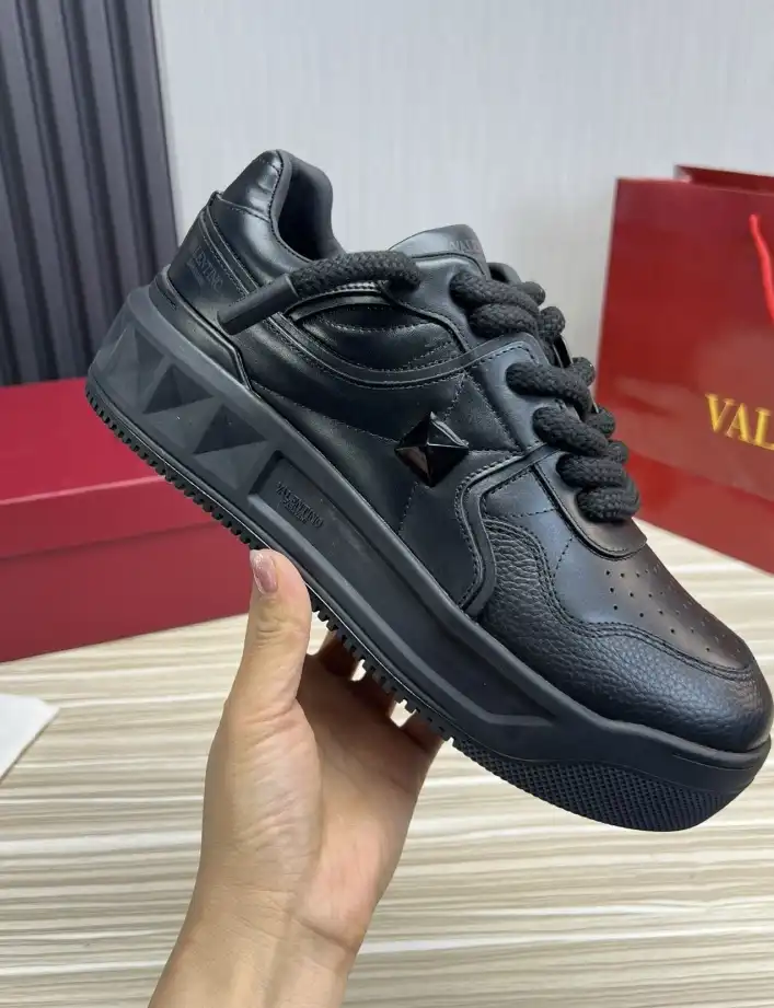 hype Valentino Sneakers