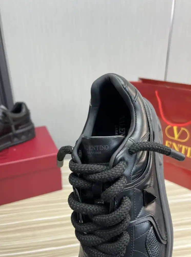 hype Valentino Sneakers