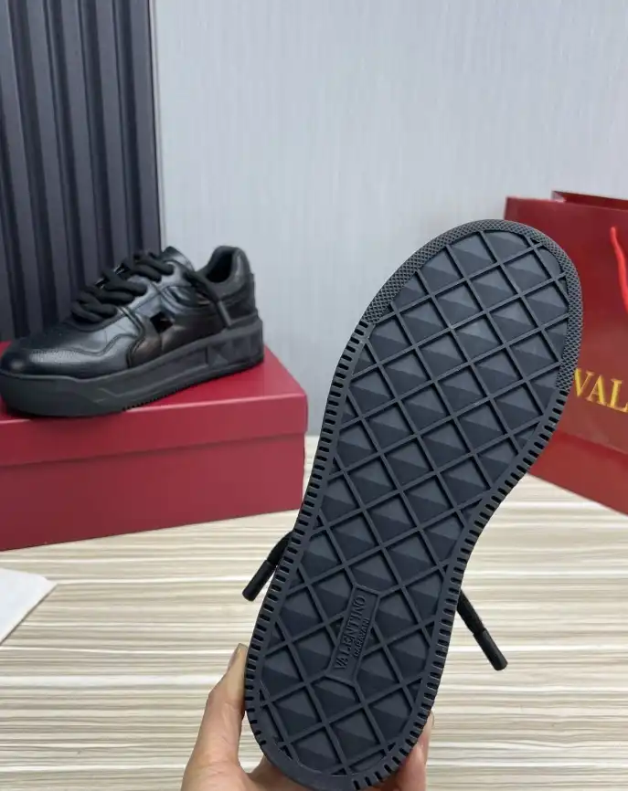 hype Valentino Sneakers