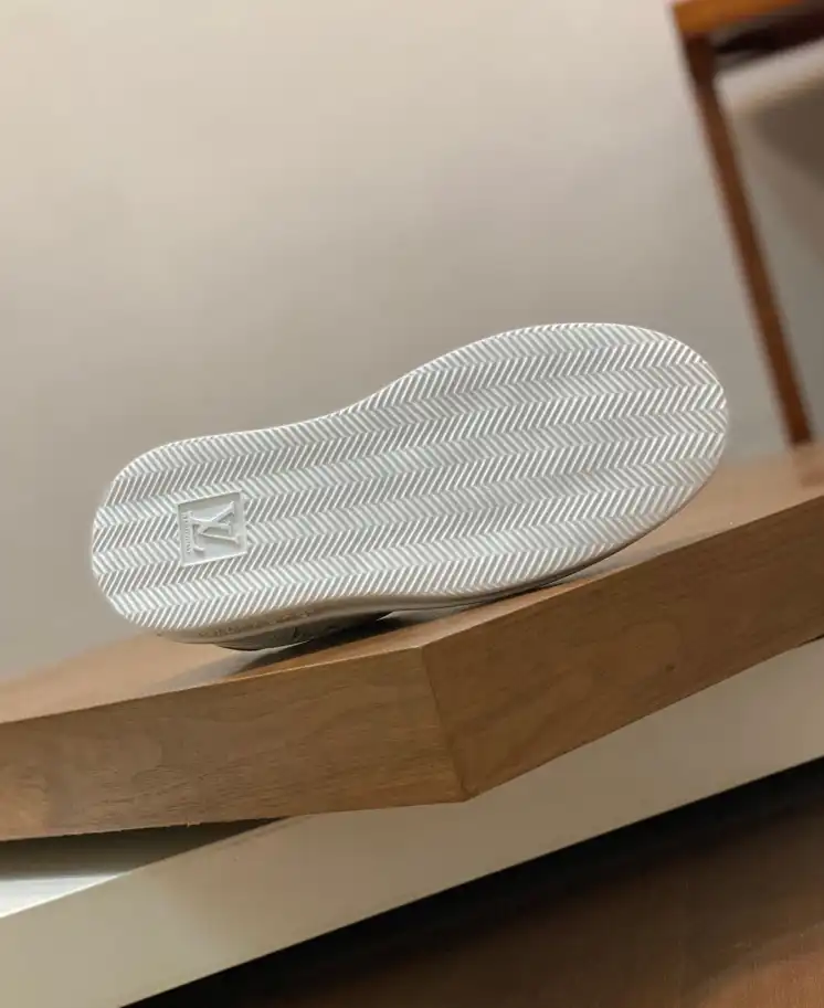 hype Louis Vuitton Sneakers