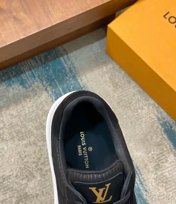 hype Louis Vuitton Sneakers