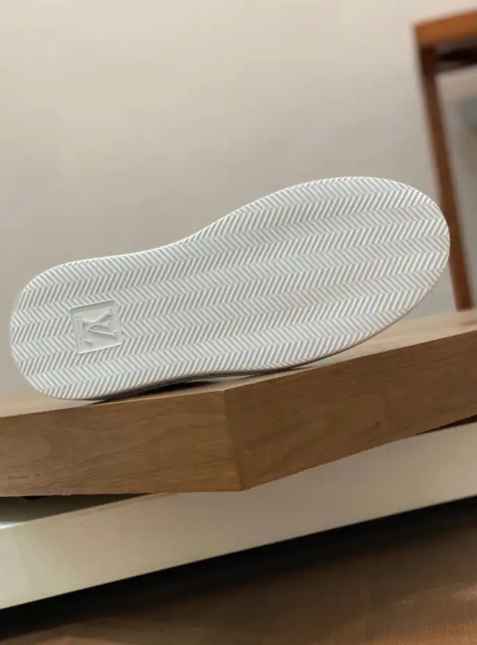 hype Louis Vuitton Sneakers