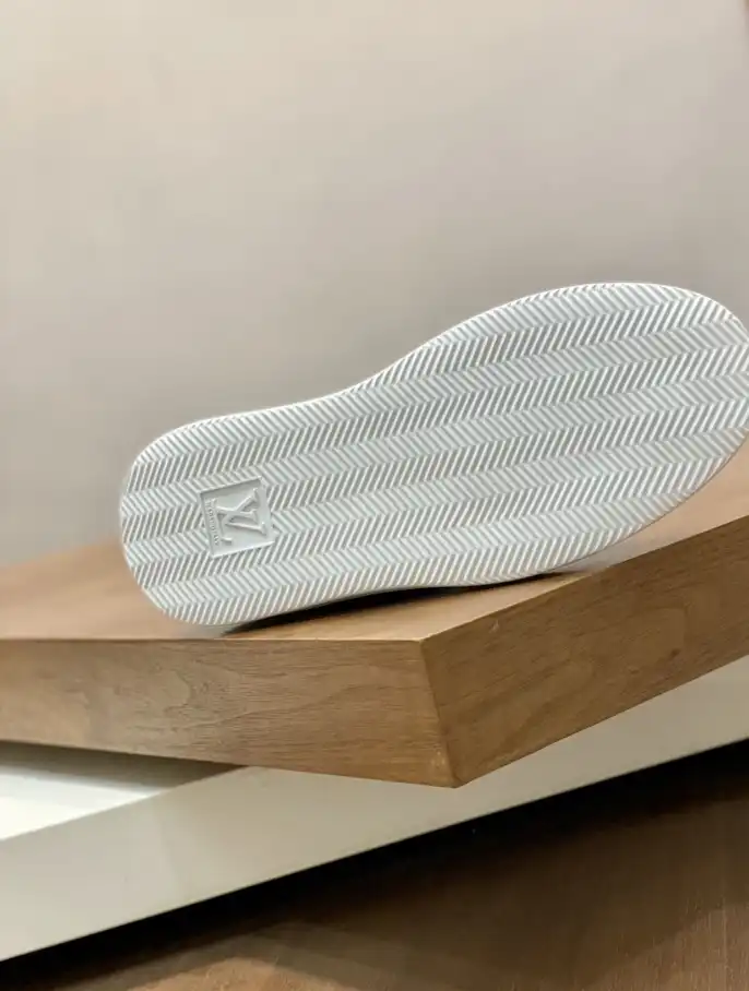 hype Louis Vuitton Sneakers