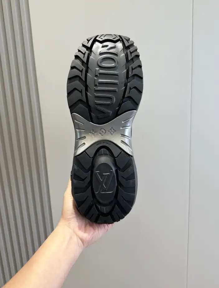 hype Louis Vuitton Sneakers