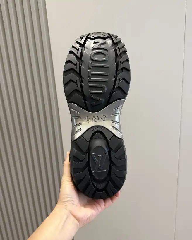 hype Louis Vuitton Sneakers