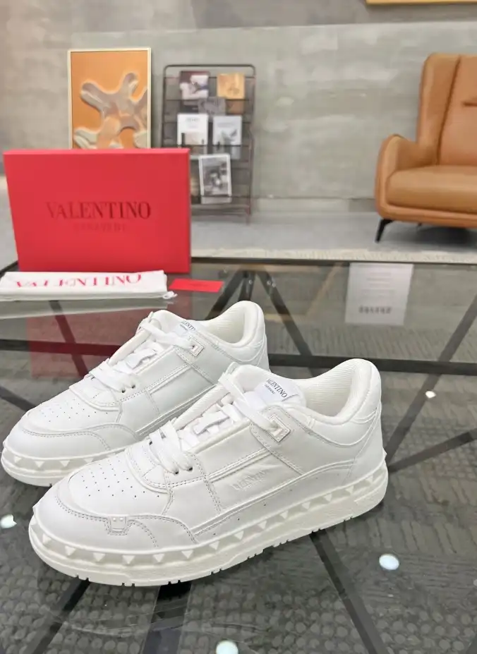 hype Valentino Sneakers