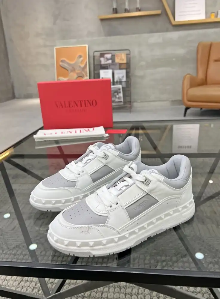 hype Valentino Sneakers