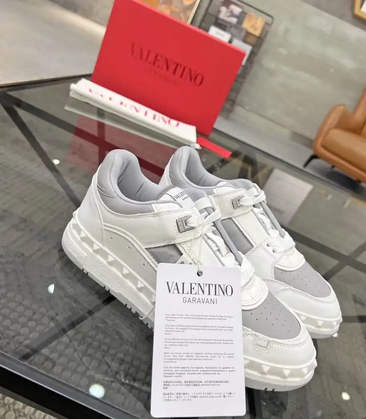 hype Valentino Sneakers