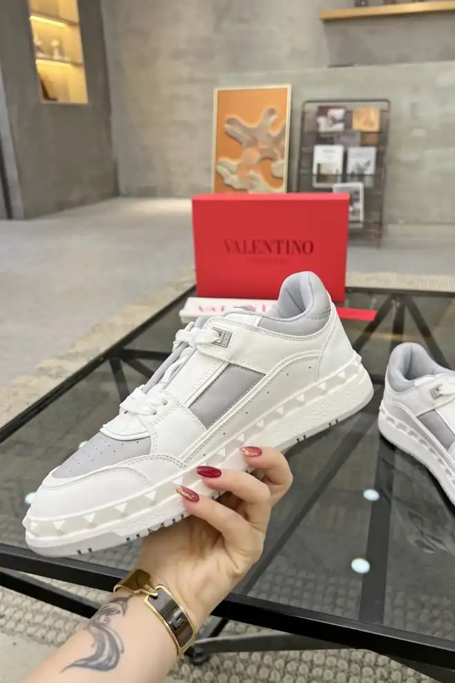 hype Valentino Sneakers