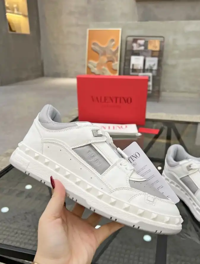 hype Valentino Sneakers