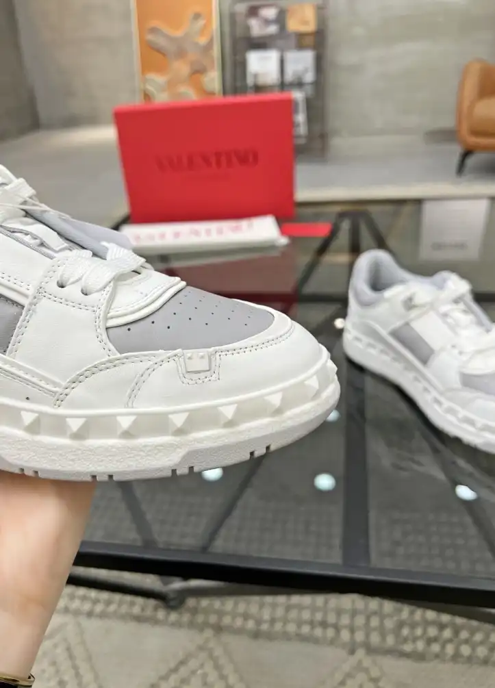 hype Valentino Sneakers