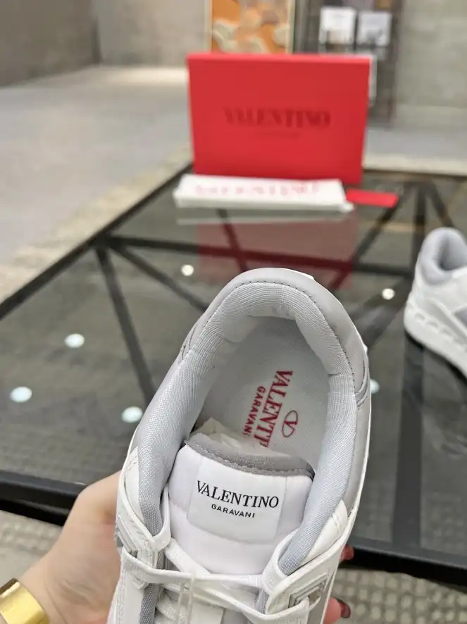 hype Valentino Sneakers