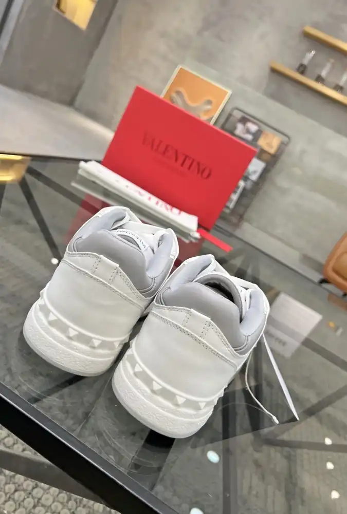 hype Valentino Sneakers