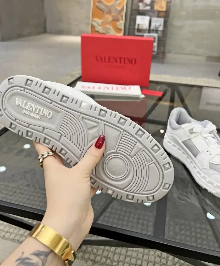 hype Valentino Sneakers