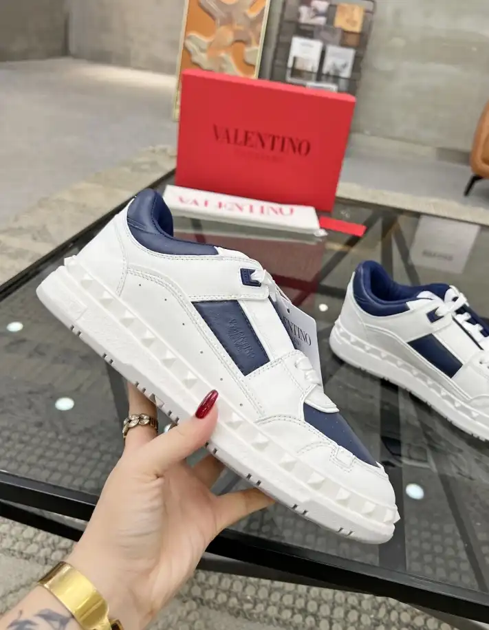 hype Valentino Sneakers