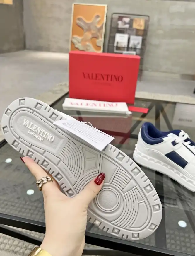 hype Valentino Sneakers