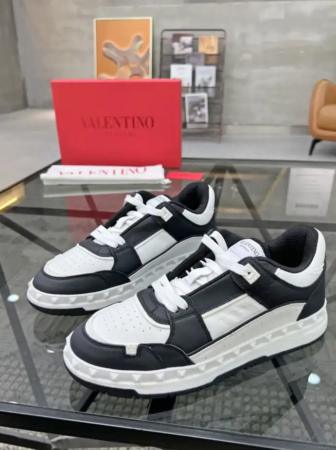 hype Valentino Sneakers