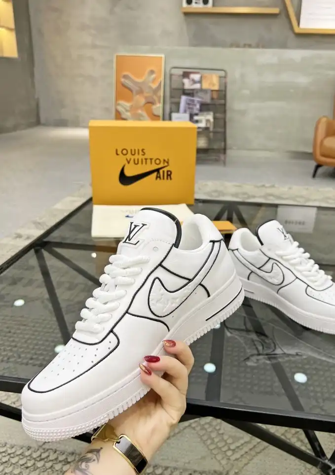 hype Louis Vuitton Sneakers