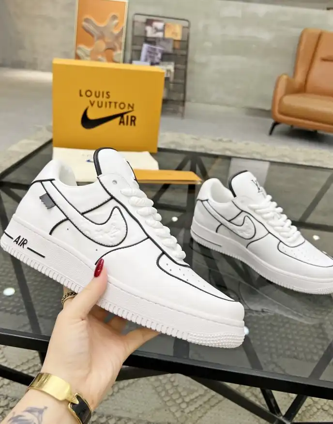 hype Louis Vuitton Sneakers