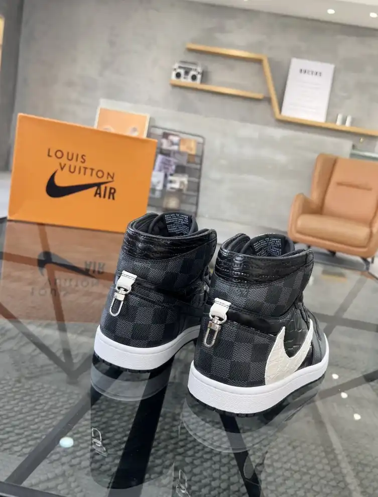 hype Louis Vuitton Sneakers