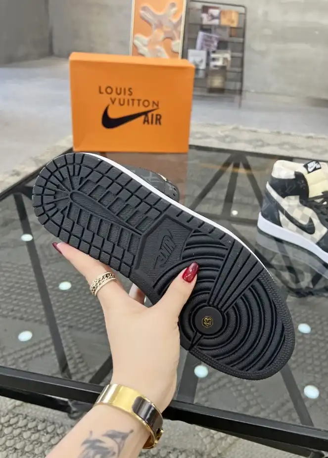 hype Louis Vuitton Sneakers