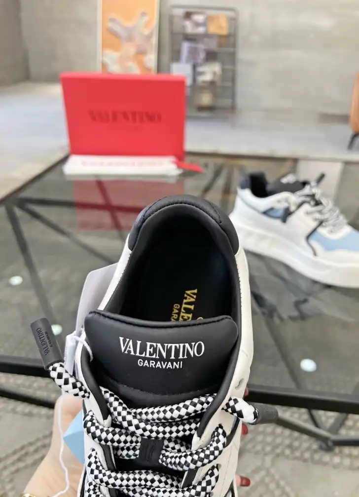 hype Valentino Sneakers