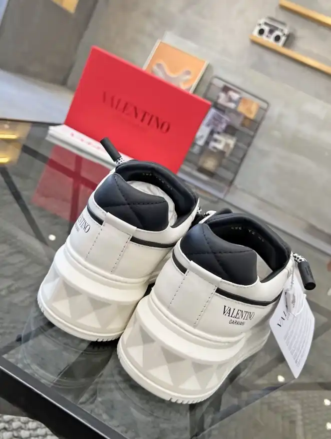 hype Valentino Sneakers