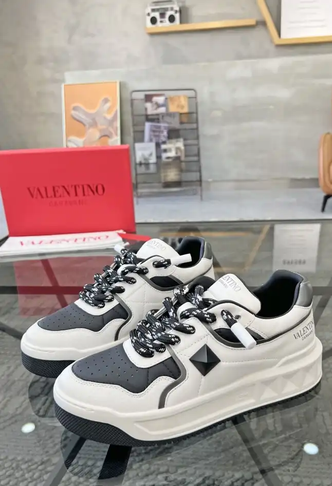 hype Valentino Sneakers