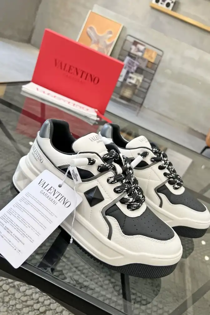 hype Valentino Sneakers