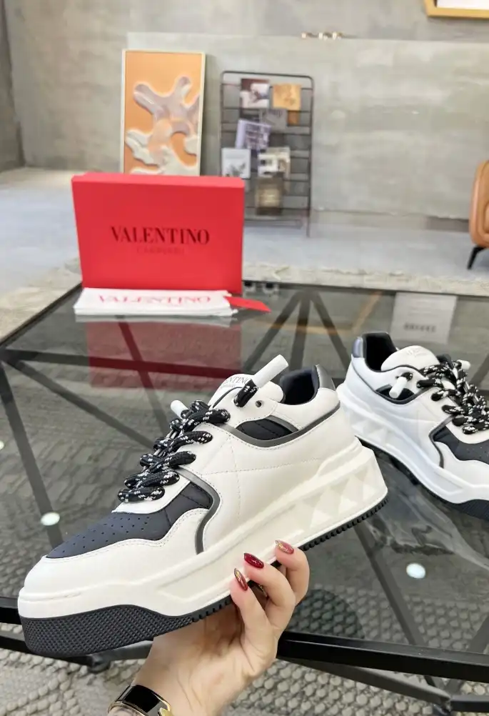 hype Valentino Sneakers