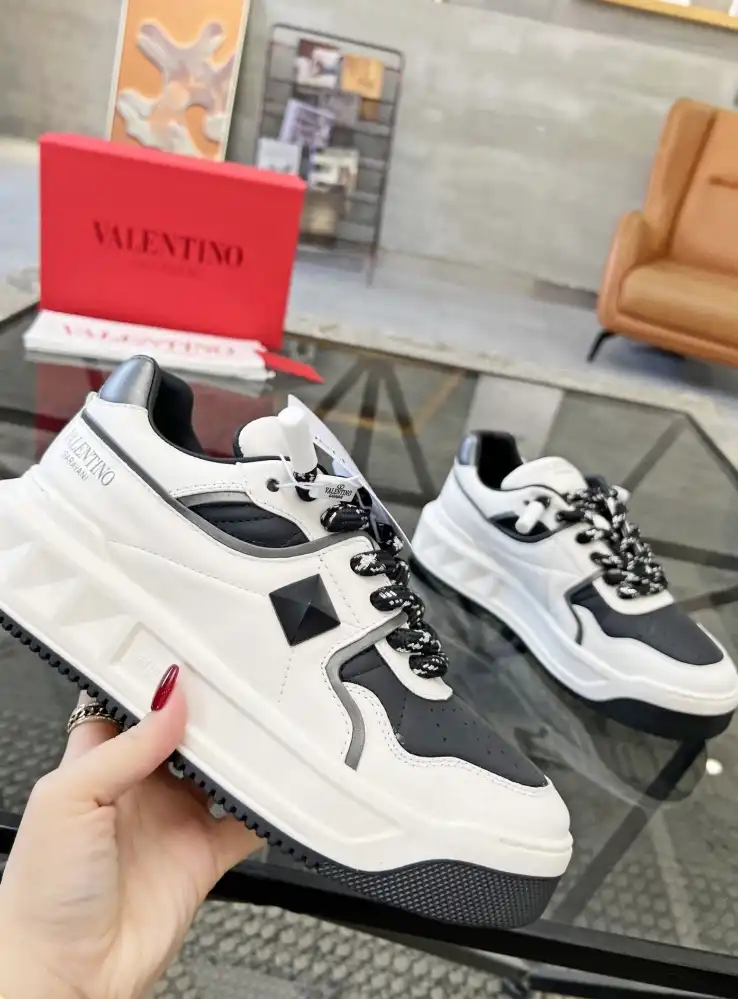 hype Valentino Sneakers