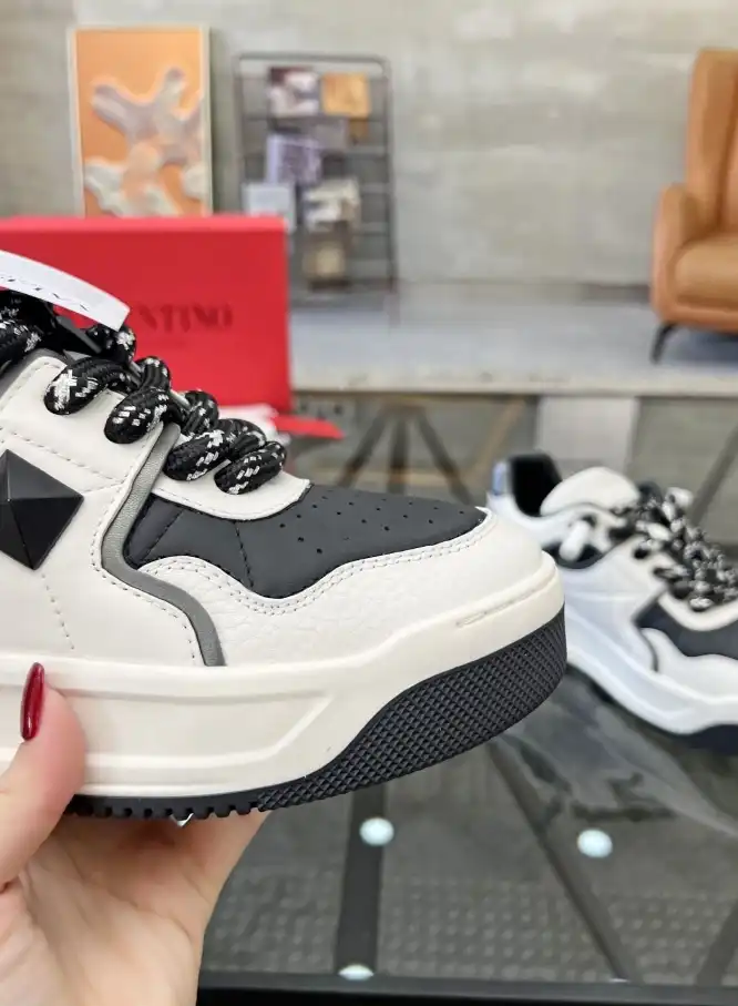 hype Valentino Sneakers