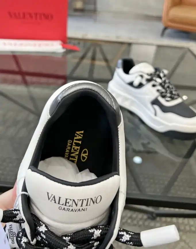 hype Valentino Sneakers