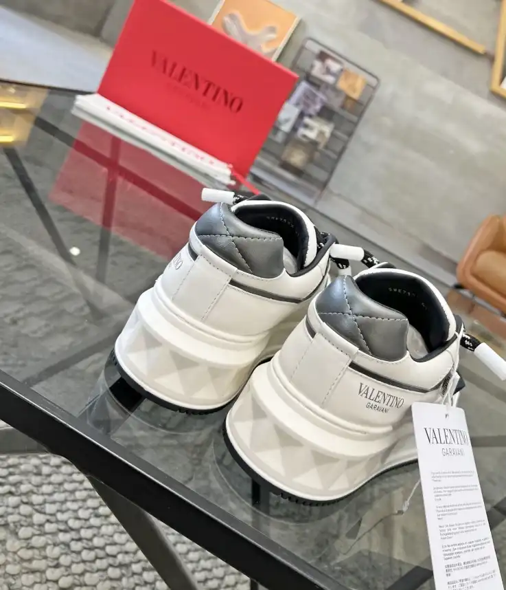 hype Valentino Sneakers