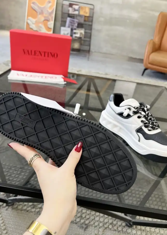 hype Valentino Sneakers