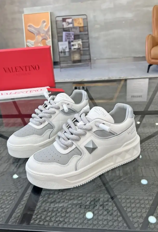 hype Valentino Sneakers