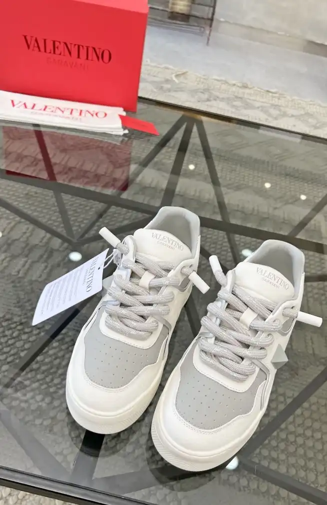 hype Valentino Sneakers