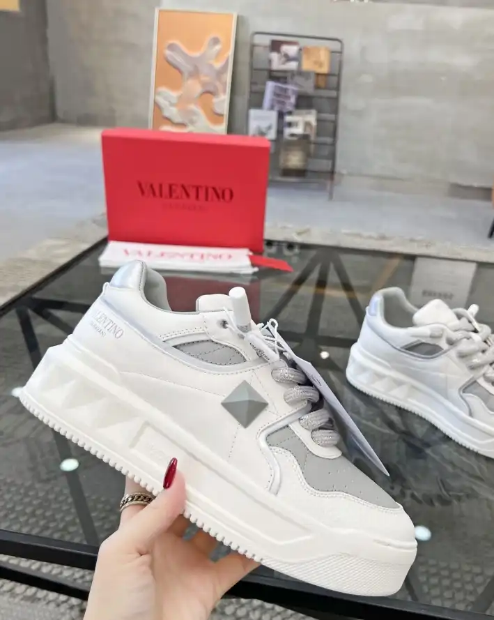 hype Valentino Sneakers