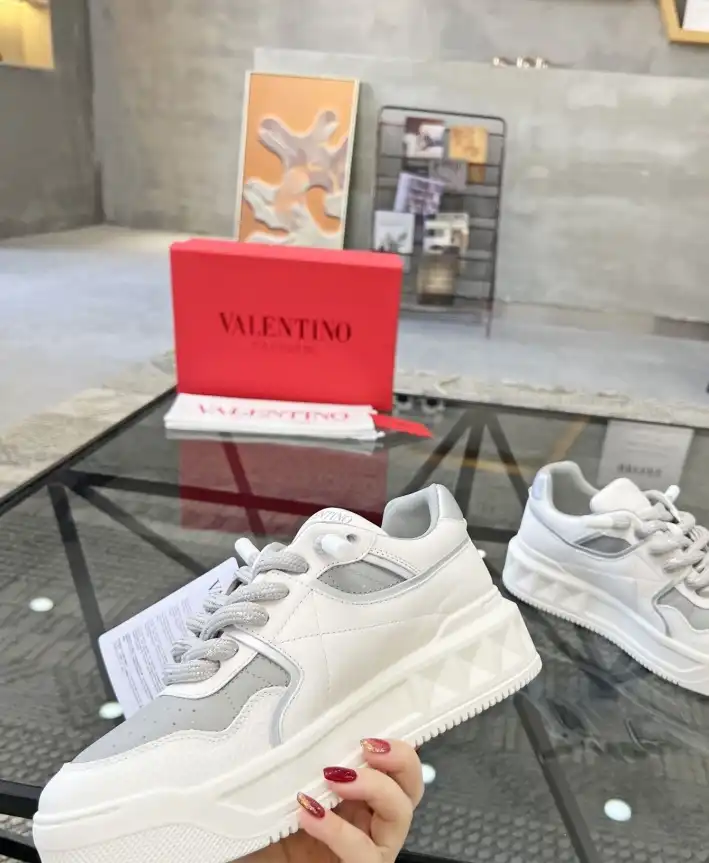 hype Valentino Sneakers