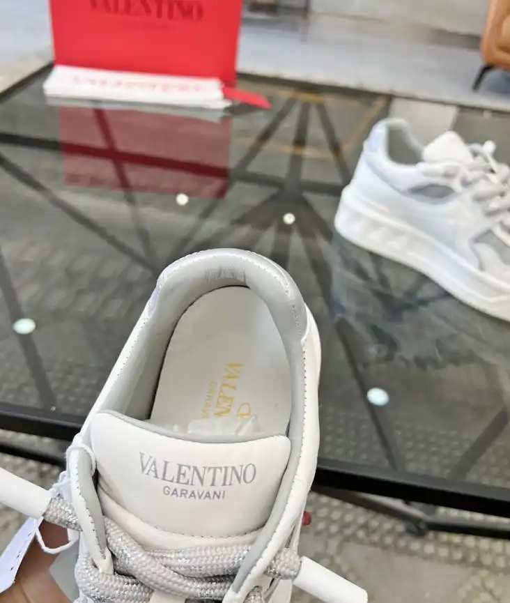 hype Valentino Sneakers