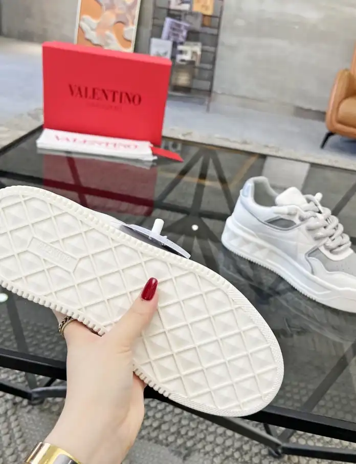 hype Valentino Sneakers