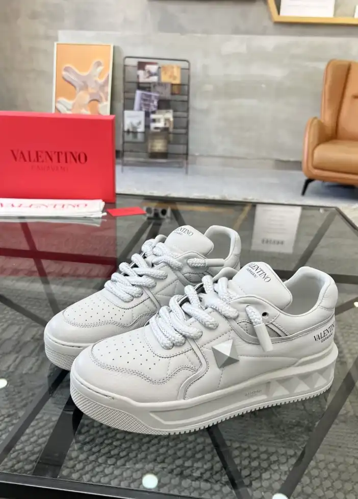 hype Valentino Sneakers