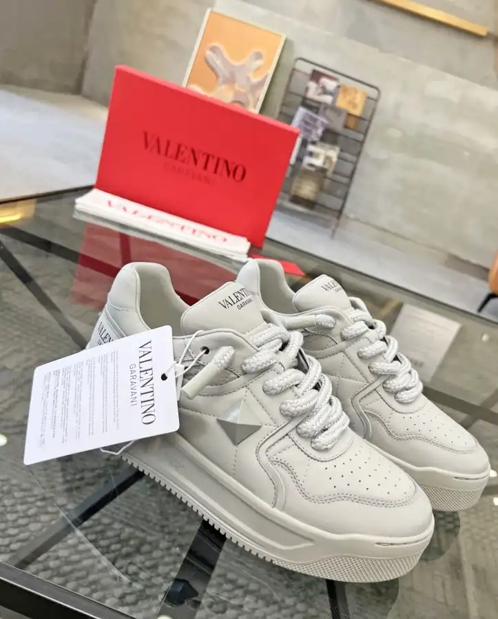 hype Valentino Sneakers