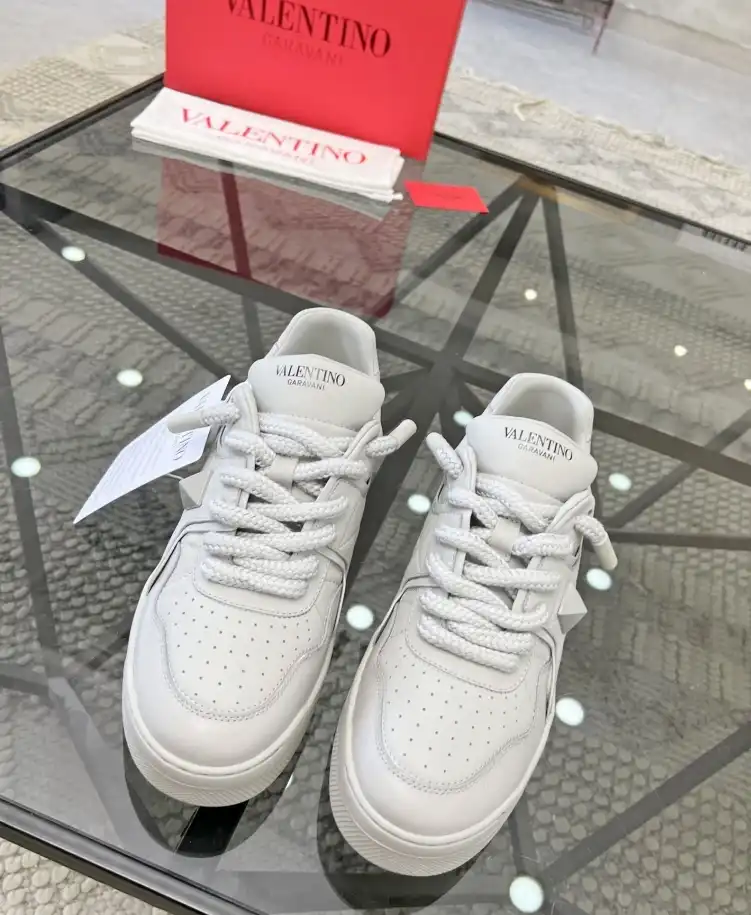 hype Valentino Sneakers