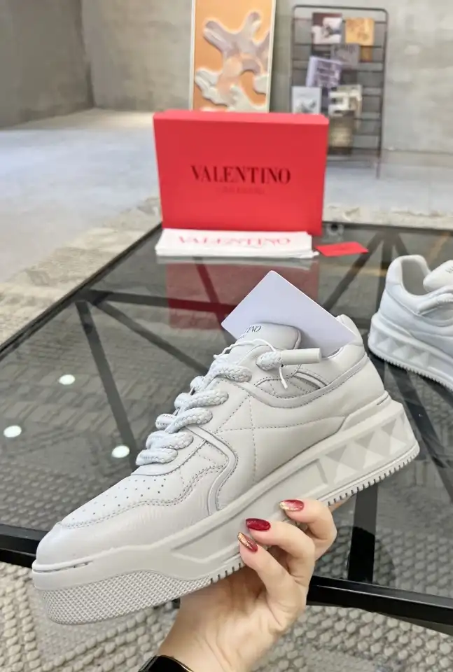 hype Valentino Sneakers