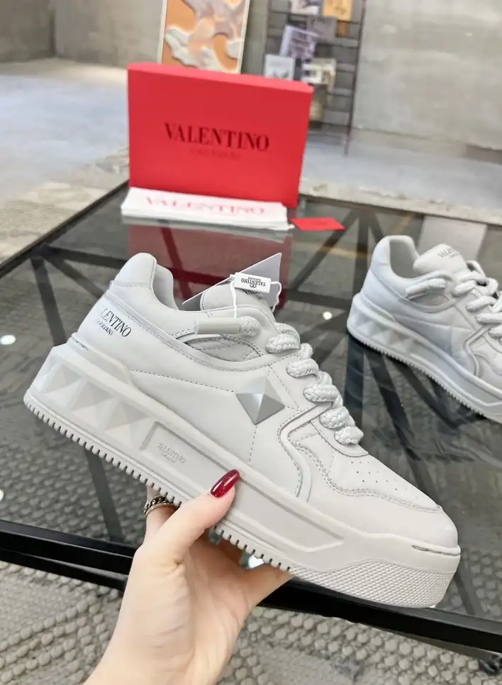 hype Valentino Sneakers