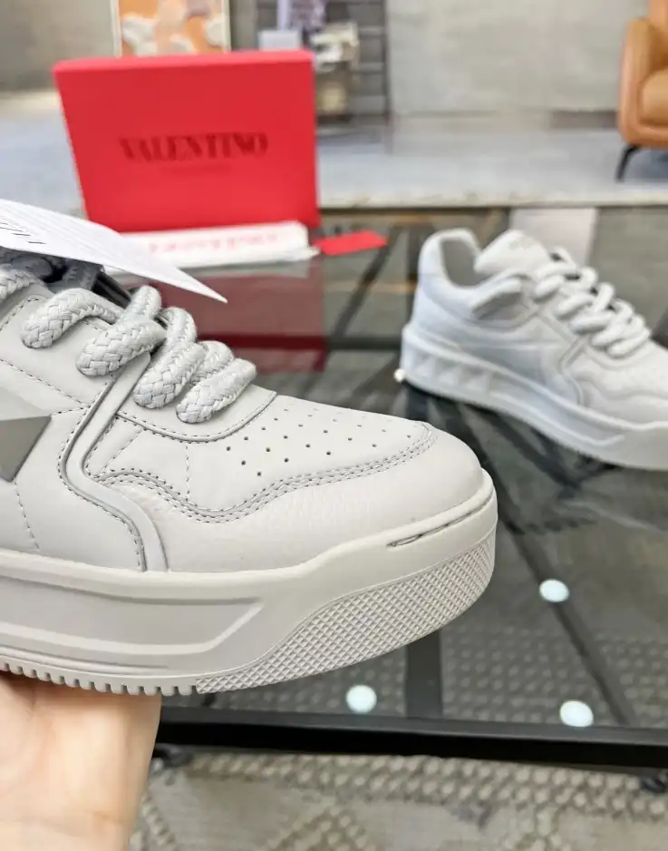 hype Valentino Sneakers