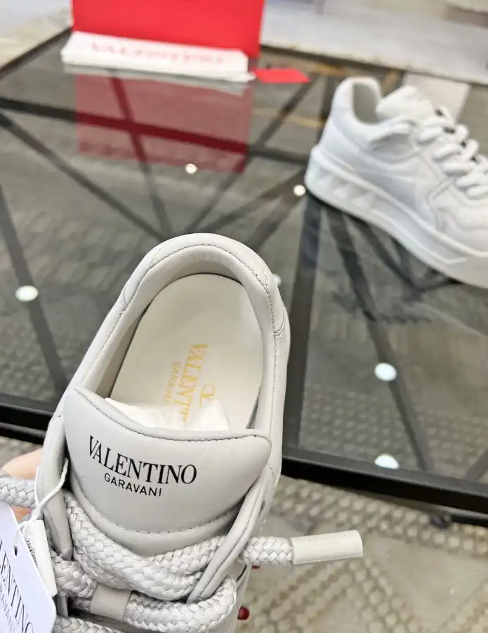 hype Valentino Sneakers