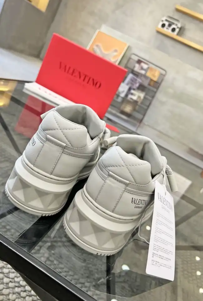 hype Valentino Sneakers