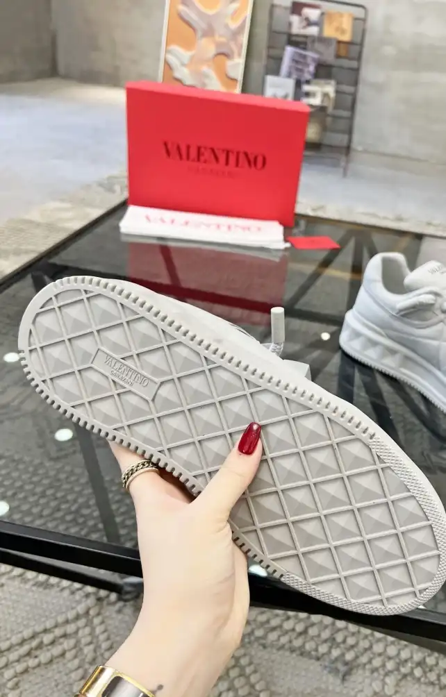 hype Valentino Sneakers